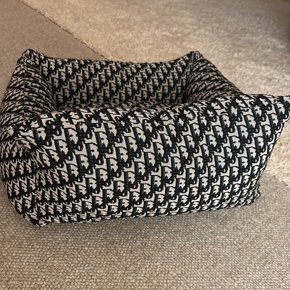 Small to medium dog bed . Machine washable removable cover with zipper - Picture 5 of 6